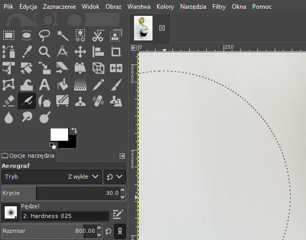 Przykład użycia aeorografu (mocno rozmyty pędzel) w programie graficznym GIMP Narzędzie aeorograf (mocno rozmyty pędzel) w programie GIMP