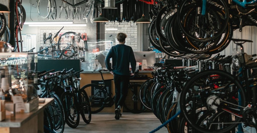 Jak prowadzić sklep internetowy ze sprzętem sportowym i rowerami? Prowadzenie sklepu sportowego w internecie